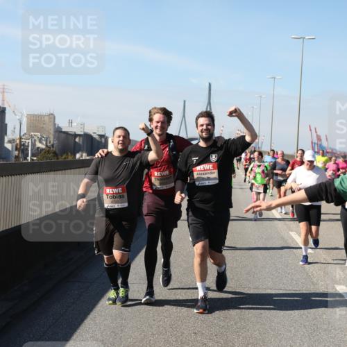 03.10.2025 - Köhlbrandbrückenlauf Yannick Fuchs http://msf.ph/oto/9188052 03.10.2025 12:07:23 Position 3 4733 meine-sportfotos.de