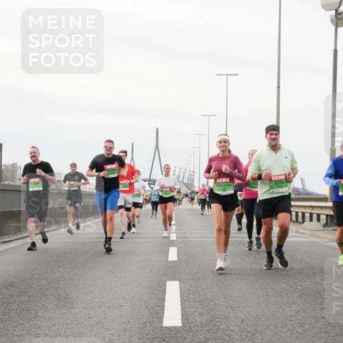 03.10.2025 - Köhlbrandbrückenlauf Matties Gatica Varas http://msf.ph/oto/9188053 03.10.2025 15:52:41 Position 3  meine-sportfotos.de