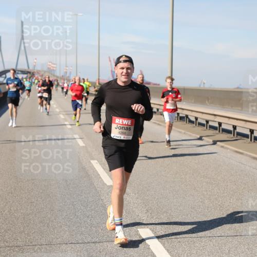03.10.2025 - Köhlbrandbrückenlauf Yannick Fuchs http://msf.ph/oto/9188055 03.10.2025 11:46:49 Position 3 4268 meine-sportfotos.de