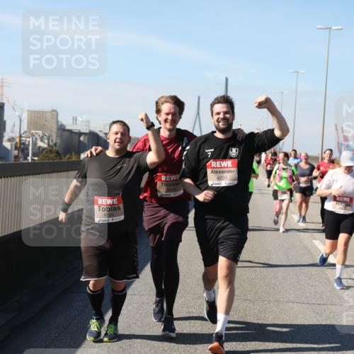 03.10.2025 - Köhlbrandbrückenlauf Yannick Fuchs http://msf.ph/oto/9188059 03.10.2025 12:07:23 Position 3 4733, 4823, 7, 4720 meine-sportfotos.de