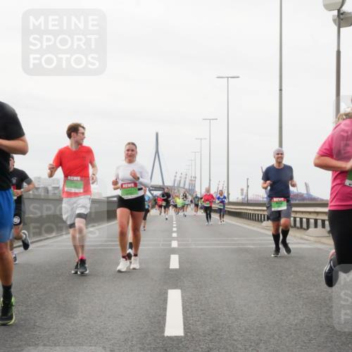 03.10.2025 - Köhlbrandbrückenlauf Matties Gatica Varas http://msf.ph/oto/9188065 03.10.2025 15:52:44 Position 3 8923, 8984 meine-sportfotos.de