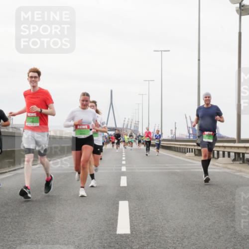 03.10.2025 - Köhlbrandbrückenlauf Matties Gatica Varas http://msf.ph/oto/9188067 03.10.2025 15:52:44 Position 3 9753 meine-sportfotos.de