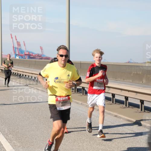 03.10.2025 - Köhlbrandbrückenlauf Yannick Fuchs http://msf.ph/oto/9188072 03.10.2025 11:46:50 Position 3 4337, 4085 meine-sportfotos.de