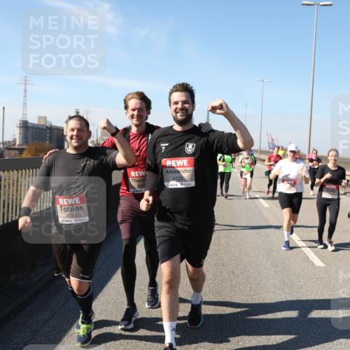 03.10.2025 - Köhlbrandbrückenlauf Yannick Fuchs http://msf.ph/oto/9188080 03.10.2025 12:07:24 Position 3 4733, 7, 4720, 482 meine-sportfotos.de