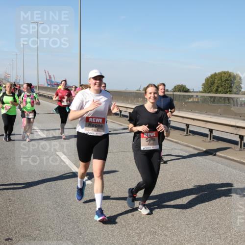 03.10.2025 - Köhlbrandbrückenlauf Yannick Fuchs http://msf.ph/oto/9188097 03.10.2025 12:07:25 Position 3 5402, 4574, 4575 meine-sportfotos.de