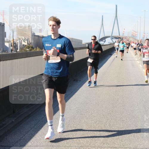 03.10.2025 - Köhlbrandbrückenlauf Yannick Fuchs http://msf.ph/oto/9188107 03.10.2025 11:46:54 Position 3 4322 meine-sportfotos.de