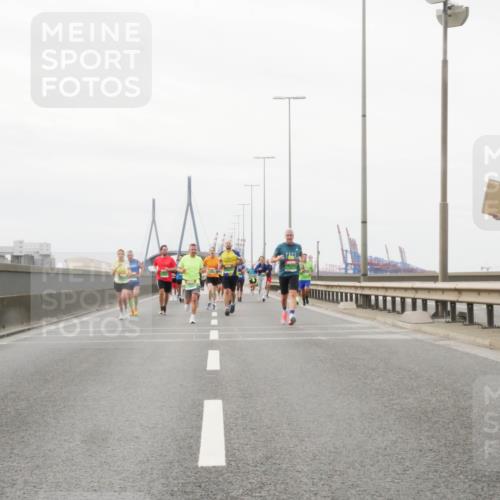03.10.2025 - Köhlbrandbrückenlauf Matties Gatica Varas http://msf.ph/oto/9188115 03.10.2025 15:52:58 Position 3 23, 25 meine-sportfotos.de