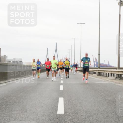03.10.2025 - Köhlbrandbrückenlauf Matties Gatica Varas http://msf.ph/oto/9188120 03.10.2025 15:53:00 Position 3  meine-sportfotos.de