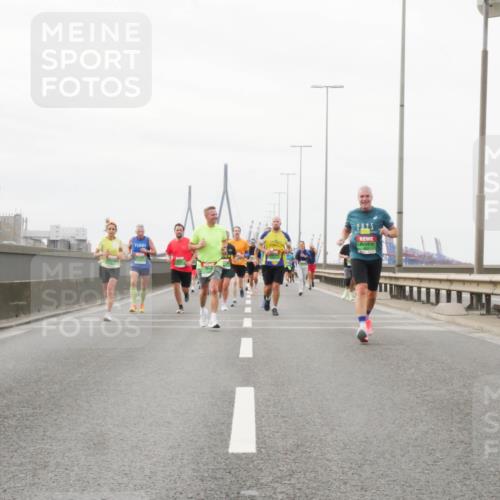 03.10.2025 - Köhlbrandbrückenlauf Matties Gatica Varas http://msf.ph/oto/9188124 03.10.2025 15:53:01 Position 3 2025 meine-sportfotos.de
