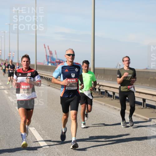 03.10.2025 - Köhlbrandbrückenlauf Yannick Fuchs http://msf.ph/oto/9188125 03.10.2025 11:46:56 Position 3 4579, 5950 meine-sportfotos.de
