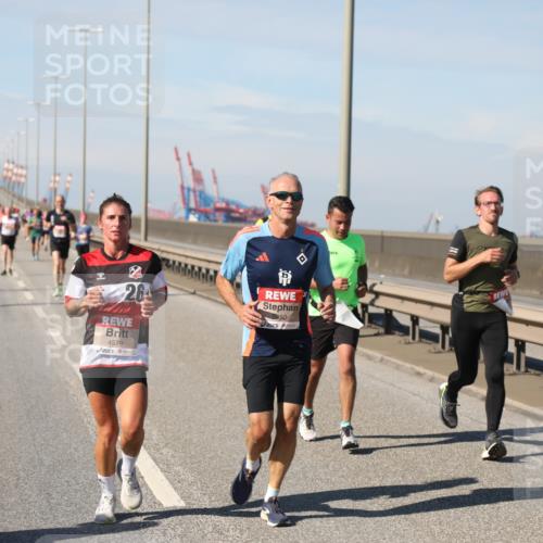 03.10.2025 - Köhlbrandbrückenlauf Yannick Fuchs http://msf.ph/oto/9188127 03.10.2025 11:46:56 Position 3 26, 4579, 5950 meine-sportfotos.de