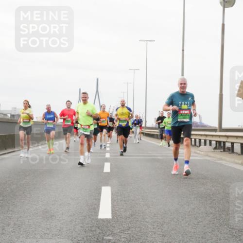 03.10.2025 - Köhlbrandbrückenlauf Matties Gatica Varas http://msf.ph/oto/9188130 03.10.2025 15:53:02 Position 3 2025 meine-sportfotos.de