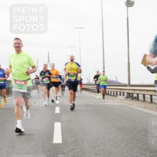 03.10.2025 - Köhlbrandbrückenlauf Matties Gatica Varas http://msf.ph/oto/9188139 03.10.2025 15:53:03 Position 3 717 meine-sportfotos.de