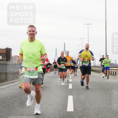03.10.2025 - Köhlbrandbrückenlauf Matties Gatica Varas http://msf.ph/oto/9188141 03.10.2025 15:53:04 Position 3 7217, 9301 meine-sportfotos.de