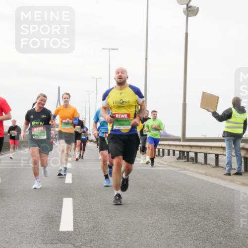 03.10.2025 - Köhlbrandbrückenlauf Matties Gatica Varas http://msf.ph/oto/9188145 03.10.2025 15:53:05 Position 3 7304, 5, 24, 9652 meine-sportfotos.de