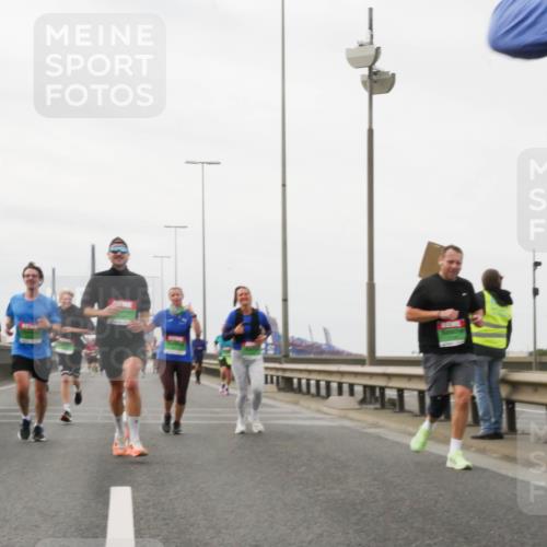 03.10.2025 - Köhlbrandbrückenlauf Matties Gatica Varas http://msf.ph/oto/9188161 03.10.2025 15:53:08 Position 3  meine-sportfotos.de