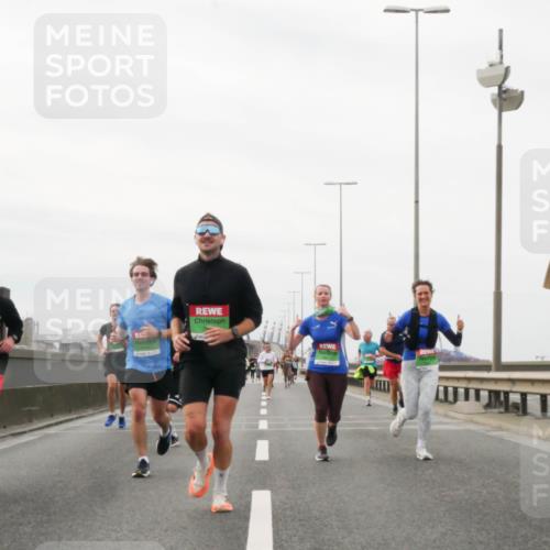 03.10.2025 - Köhlbrandbrückenlauf Matties Gatica Varas http://msf.ph/oto/9188166 03.10.2025 15:53:09 Position 3  meine-sportfotos.de