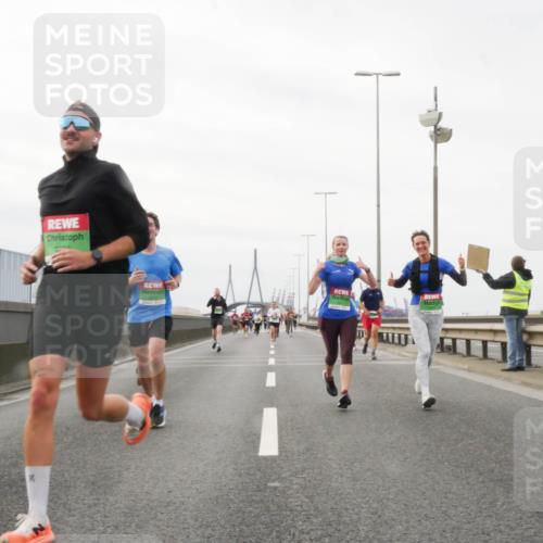 03.10.2025 - Köhlbrandbrückenlauf Matties Gatica Varas http://msf.ph/oto/9188170 03.10.2025 15:53:10 Position 3  meine-sportfotos.de