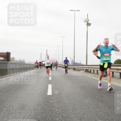03.10.2025 - Köhlbrandbrückenlauf Matties Gatica Varas http://msf.ph/oto/9188192 03.10.2025 15:53:16 Position 3  meine-sportfotos.de