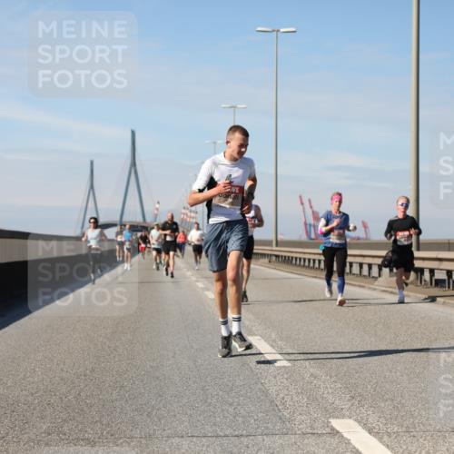 03.10.2025 - Köhlbrandbrückenlauf Yannick Fuchs http://msf.ph/oto/9188200 03.10.2025 11:47:04 Position 3  meine-sportfotos.de