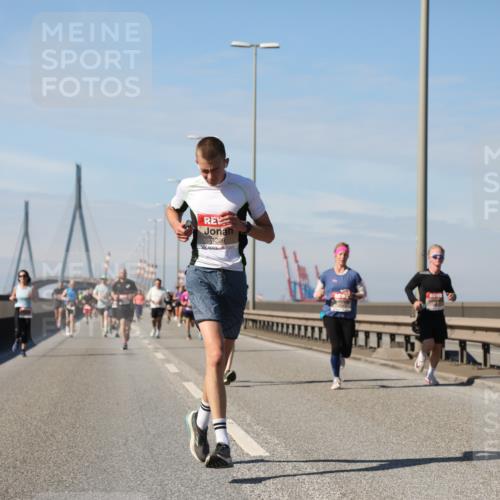03.10.2025 - Köhlbrandbrückenlauf Yannick Fuchs http://msf.ph/oto/9188208 03.10.2025 11:47:04 Position 3 4208 meine-sportfotos.de