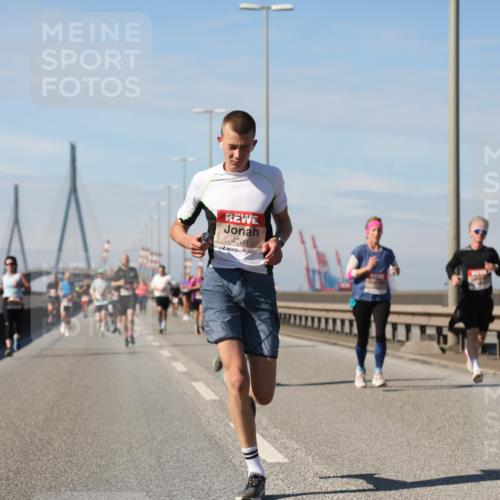 03.10.2025 - Köhlbrandbrückenlauf Yannick Fuchs http://msf.ph/oto/9188211 03.10.2025 11:47:05 Position 3 4208 meine-sportfotos.de