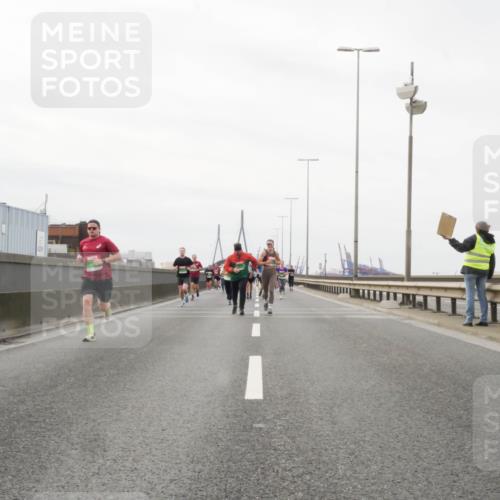 03.10.2025 - Köhlbrandbrückenlauf Matties Gatica Varas http://msf.ph/oto/9188212 03.10.2025 15:53:21 Position 3  meine-sportfotos.de