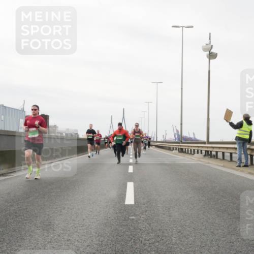 03.10.2025 - Köhlbrandbrückenlauf Matties Gatica Varas http://msf.ph/oto/9188214 03.10.2025 15:53:21 Position 3  meine-sportfotos.de