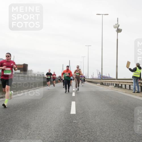 03.10.2025 - Köhlbrandbrückenlauf Matties Gatica Varas http://msf.ph/oto/9188218 03.10.2025 15:53:22 Position 3  meine-sportfotos.de