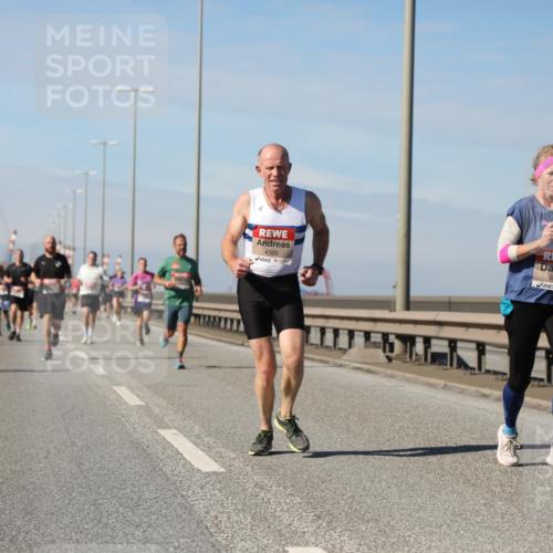 03.10.2025 - Köhlbrandbrückenlauf Yannick Fuchs http://msf.ph/oto/9188220 03.10.2025 11:47:07 Position 3 4300, 6315 meine-sportfotos.de