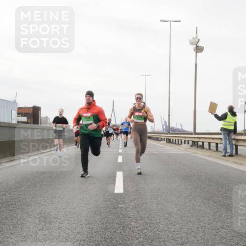 03.10.2025 - Köhlbrandbrückenlauf Matties Gatica Varas http://msf.ph/oto/9188226 03.10.2025 15:53:23 Position 3  meine-sportfotos.de