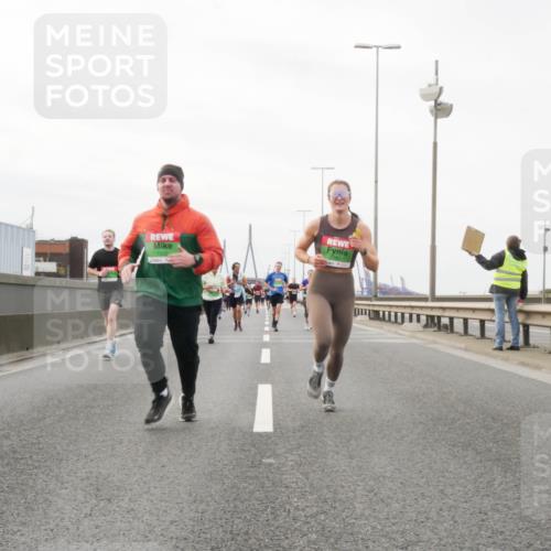 03.10.2025 - Köhlbrandbrückenlauf Matties Gatica Varas http://msf.ph/oto/9188229 03.10.2025 15:53:24 Position 3 37 meine-sportfotos.de