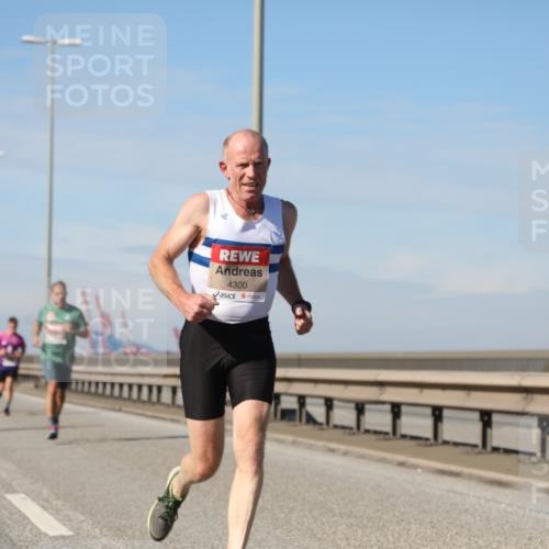 03.10.2025 - Köhlbrandbrückenlauf Yannick Fuchs http://msf.ph/oto/9188231 03.10.2025 11:47:08 Position 3 4300, 63 meine-sportfotos.de
