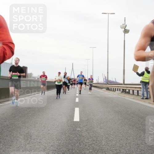 03.10.2025 - Köhlbrandbrückenlauf Matties Gatica Varas http://msf.ph/oto/9188233 03.10.2025 15:53:25 Position 3 13 meine-sportfotos.de