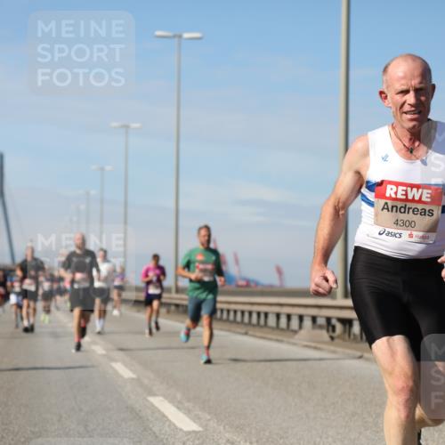 03.10.2025 - Köhlbrandbrückenlauf Yannick Fuchs http://msf.ph/oto/9188234 03.10.2025 11:47:08 Position 3 4300 meine-sportfotos.de