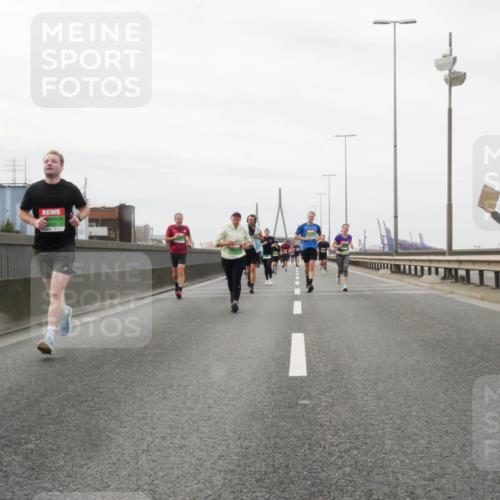 03.10.2025 - Köhlbrandbrückenlauf Matties Gatica Varas http://msf.ph/oto/9188236 03.10.2025 15:53:25 Position 3  meine-sportfotos.de