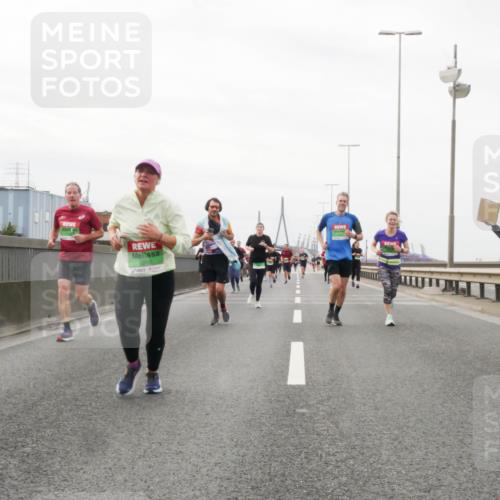 03.10.2025 - Köhlbrandbrückenlauf Matties Gatica Varas http://msf.ph/oto/9188247 03.10.2025 15:53:28 Position 3 218 meine-sportfotos.de