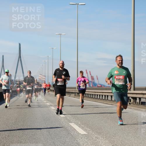 03.10.2025 - Köhlbrandbrückenlauf Yannick Fuchs http://msf.ph/oto/9188253 03.10.2025 11:47:10 Position 3 5707, 4117 meine-sportfotos.de