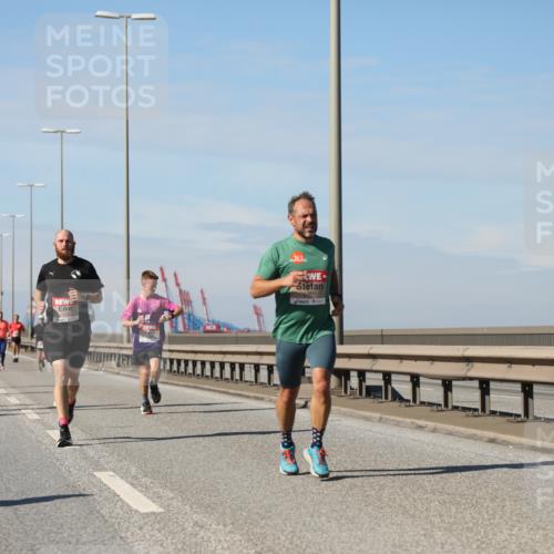 03.10.2025 - Köhlbrandbrückenlauf Yannick Fuchs http://msf.ph/oto/9188255 03.10.2025 11:47:10 Position 3 4117, 5707 meine-sportfotos.de