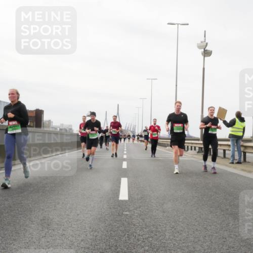 03.10.2025 - Köhlbrandbrückenlauf Matties Gatica Varas http://msf.ph/oto/9188270 03.10.2025 15:53:33 Position 3 30975 meine-sportfotos.de