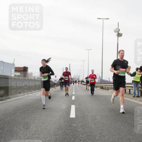 03.10.2025 - Köhlbrandbrückenlauf Matties Gatica Varas http://msf.ph/oto/9188274 03.10.2025 15:53:34 Position 3  meine-sportfotos.de