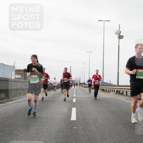 03.10.2025 - Köhlbrandbrückenlauf Matties Gatica Varas http://msf.ph/oto/9188277 03.10.2025 15:53:34 Position 3 7648, 9748 meine-sportfotos.de