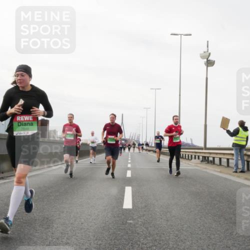 03.10.2025 - Köhlbrandbrückenlauf Matties Gatica Varas http://msf.ph/oto/9188279 03.10.2025 15:53:35 Position 3 7648 meine-sportfotos.de