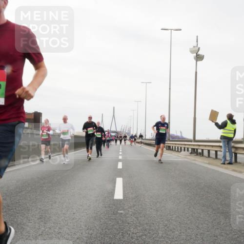 03.10.2025 - Köhlbrandbrückenlauf Matties Gatica Varas http://msf.ph/oto/9188290 03.10.2025 15:53:37 Position 3 44, 8725 meine-sportfotos.de