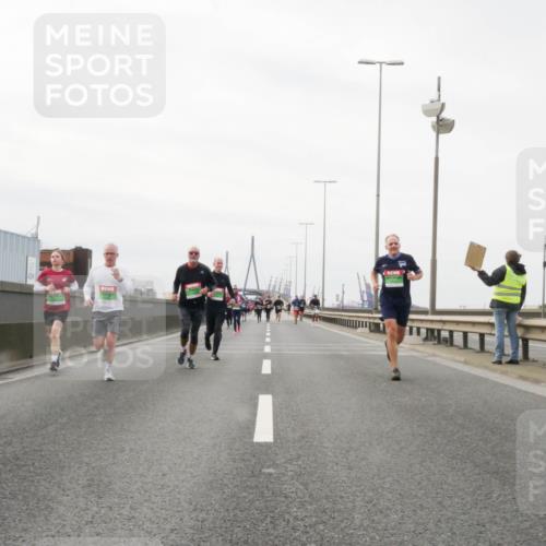 03.10.2025 - Köhlbrandbrückenlauf Matties Gatica Varas http://msf.ph/oto/9188294 03.10.2025 15:53:38 Position 3  meine-sportfotos.de