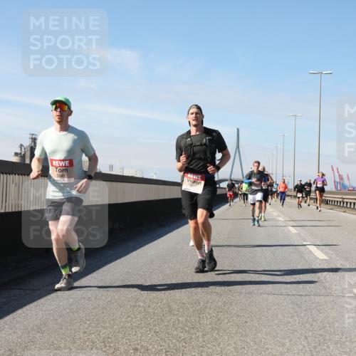 03.10.2025 - Köhlbrandbrückenlauf Yannick Fuchs http://msf.ph/oto/9188298 03.10.2025 11:47:15 Position 3 5845, 5817, 4856 meine-sportfotos.de
