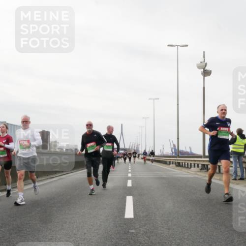 03.10.2025 - Köhlbrandbrückenlauf Matties Gatica Varas http://msf.ph/oto/9188299 03.10.2025 15:53:39 Position 3  meine-sportfotos.de