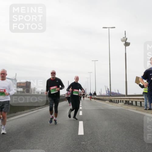 03.10.2025 - Köhlbrandbrückenlauf Matties Gatica Varas http://msf.ph/oto/9188300 03.10.2025 15:53:40 Position 3 7594 meine-sportfotos.de