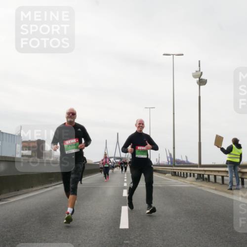 03.10.2025 - Köhlbrandbrückenlauf Matties Gatica Varas http://msf.ph/oto/9188303 03.10.2025 15:53:40 Position 3 7549 meine-sportfotos.de