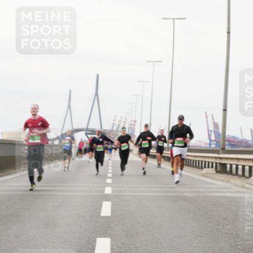03.10.2025 - Köhlbrandbrückenlauf Matties Gatica Varas http://msf.ph/oto/9188325 03.10.2025 15:53:45 Position 3  meine-sportfotos.de